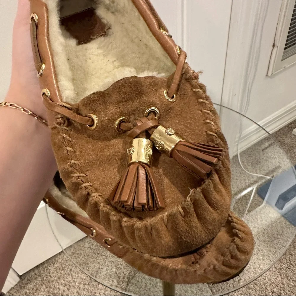Tory Burch Dee Dee Suede & Shearling Moccasin Slippers in Chestnut Brown